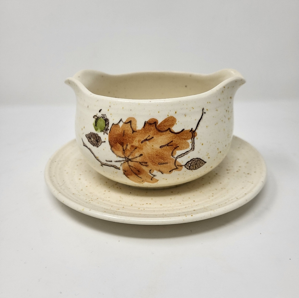 Woodland Gold By‎ Poppytrail Metlox Gravy Boat with attached plate